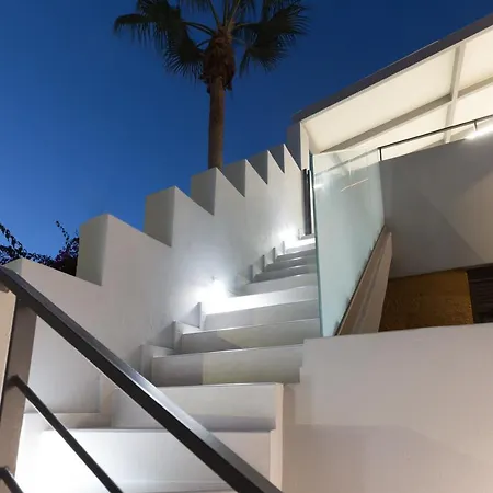 בית נופש Antigoni's Seaside Lodge, A Retreat! העיירה רתימנו